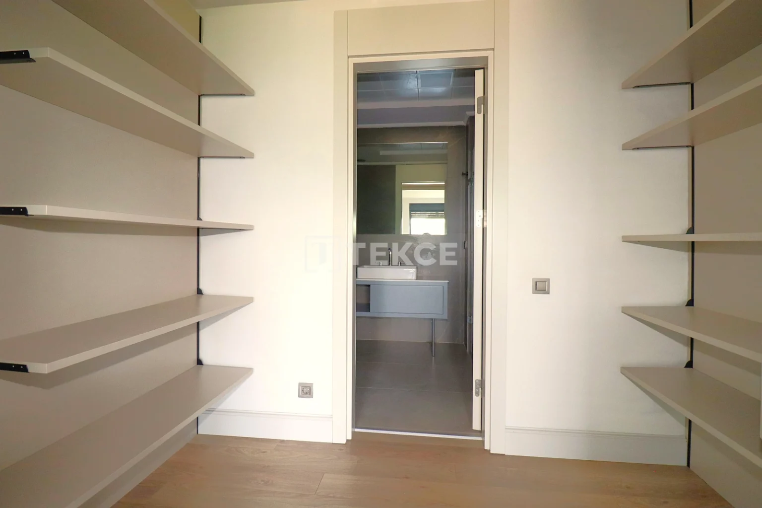 ayt-04995-6-bedroom-villa-with-a-private-pool-in-konyaalti-antalya-te (12)