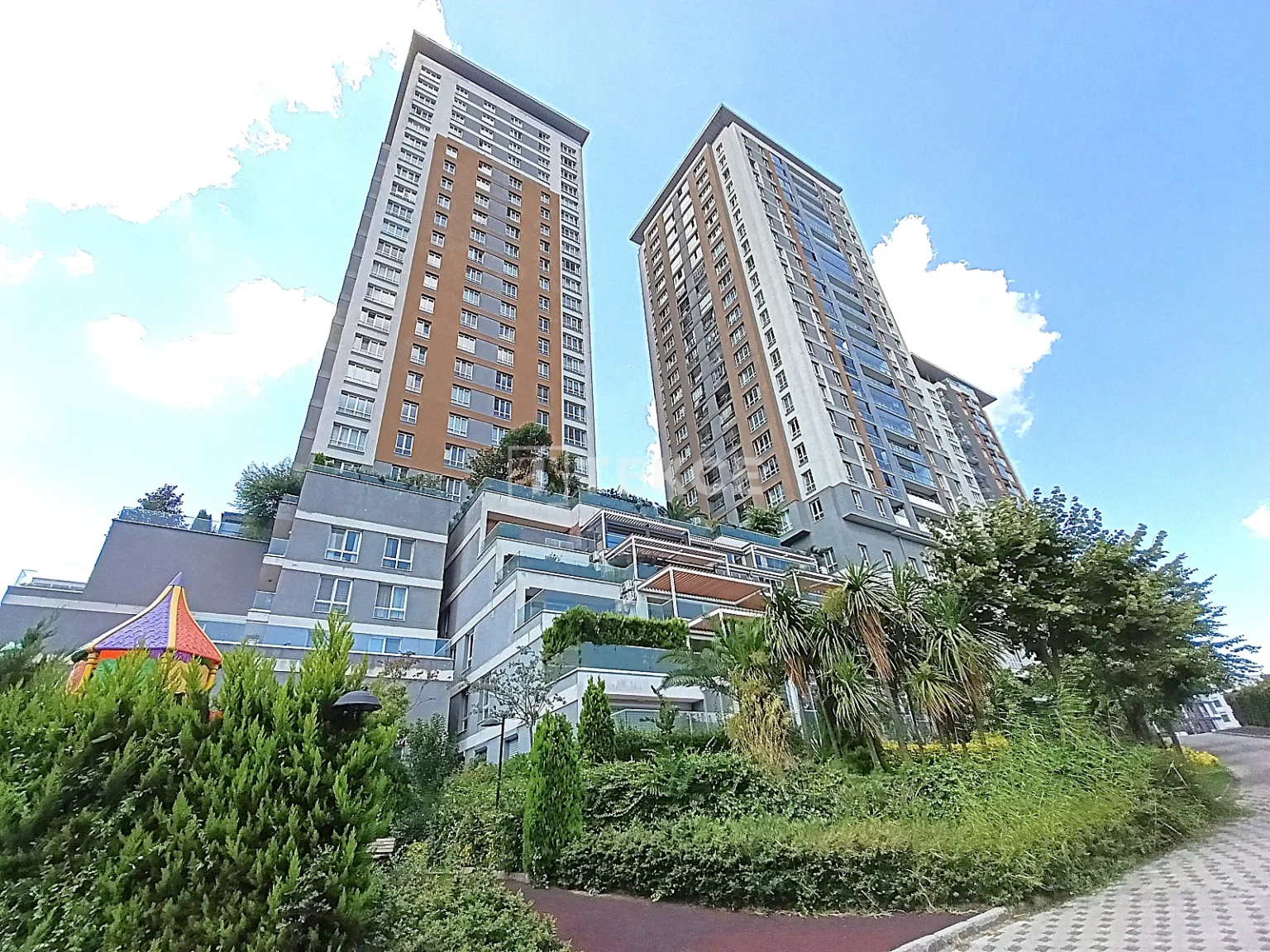 ist-01860-villa-concept-apartment-for-sale-in-a-complex-in-istanbul-te (1)