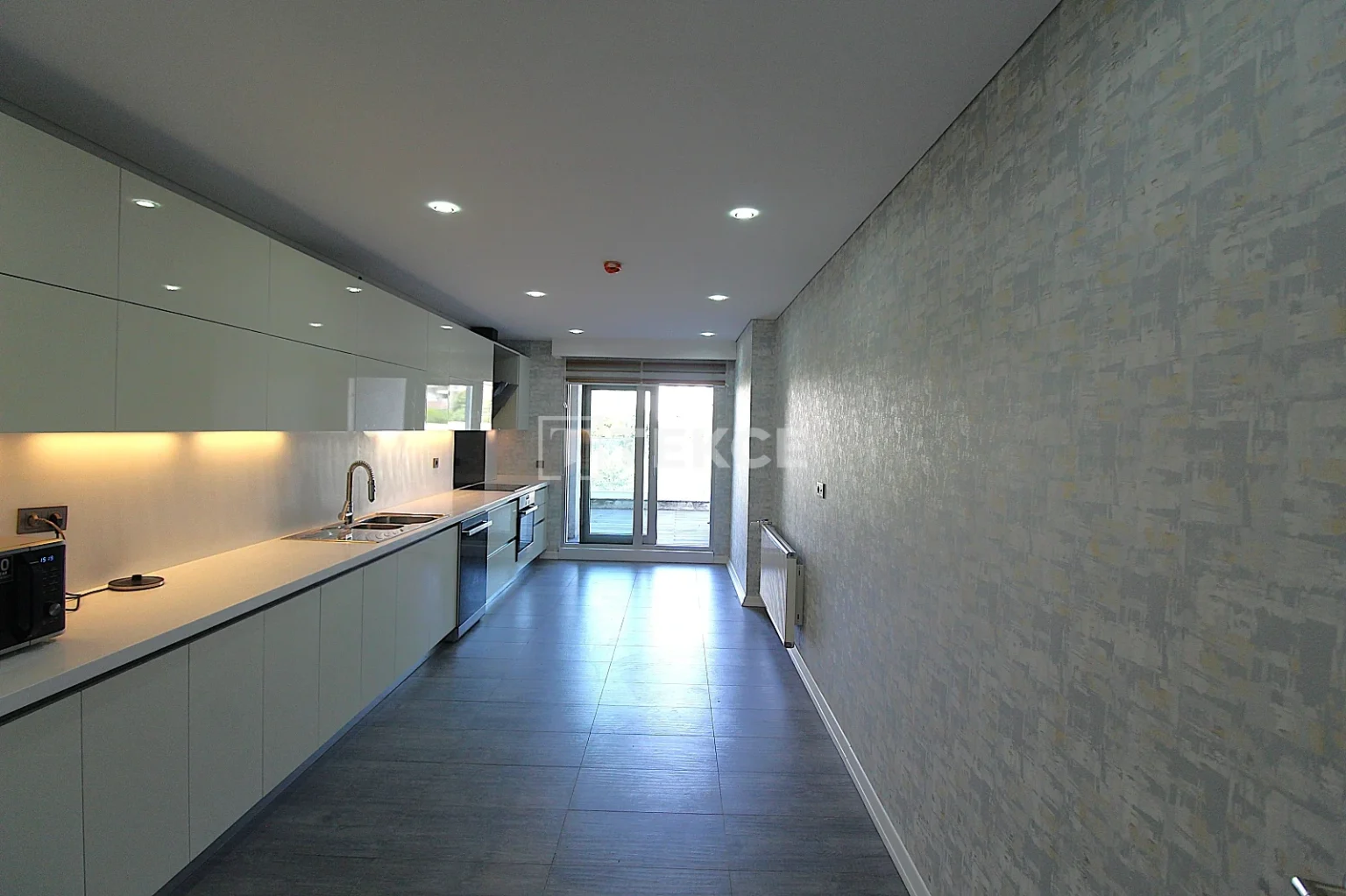 ist-01860-villa-concept-apartment-for-sale-in-a-complex-in-istanbul-te